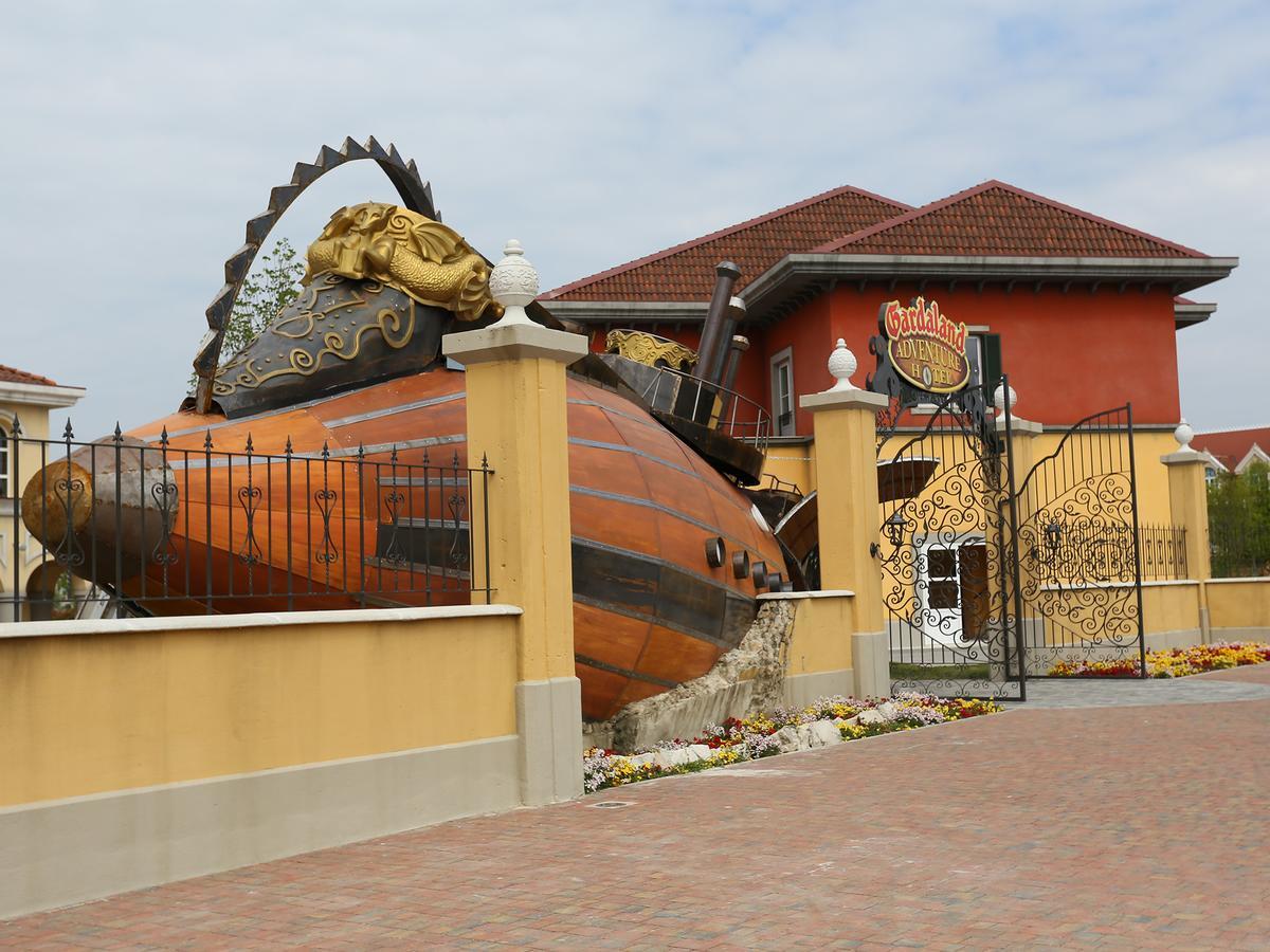 加达云霄乐园冒险酒店 卡斯特努沃德加尔达 外观 照片